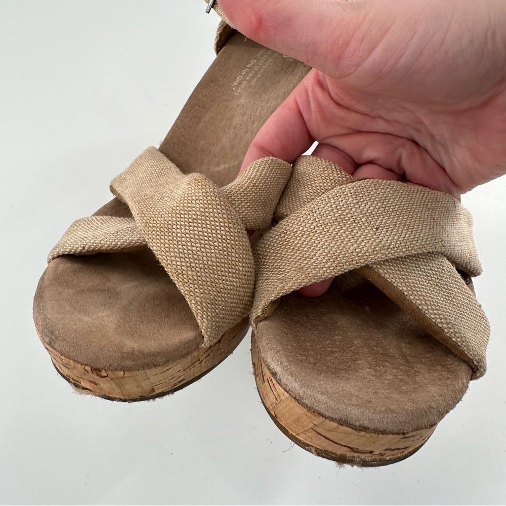 Toms womens sandals size 7.5 tan canvas cork wedges - Picture 9 of 12